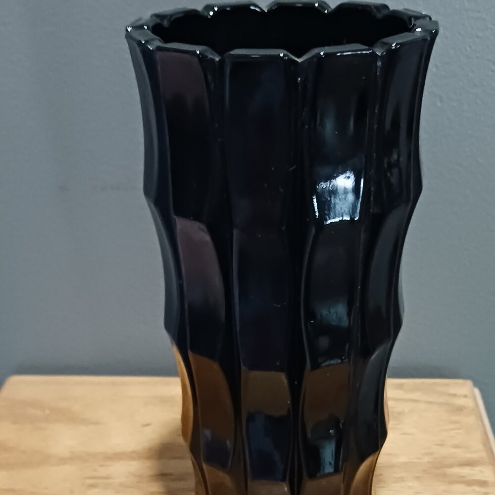 Tiara Black Amethyst Glass Vase